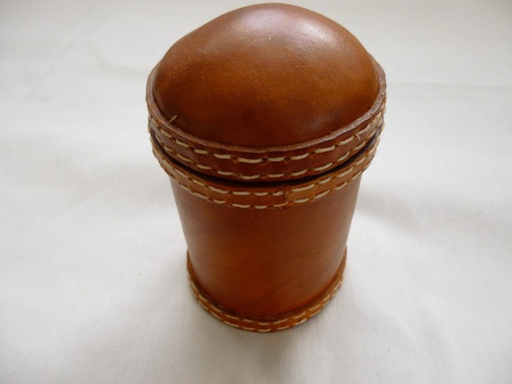 pot &agrave; tabac cuir artisanal