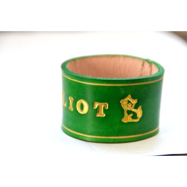 Servilletero personalizado con grabado en oro