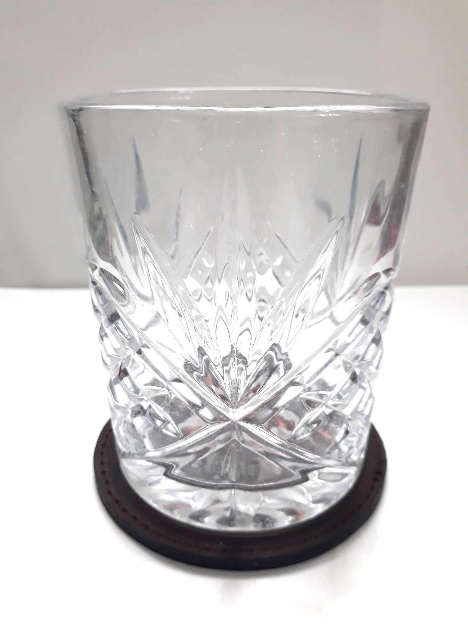 sous verre en cuir personnalis&eacute;